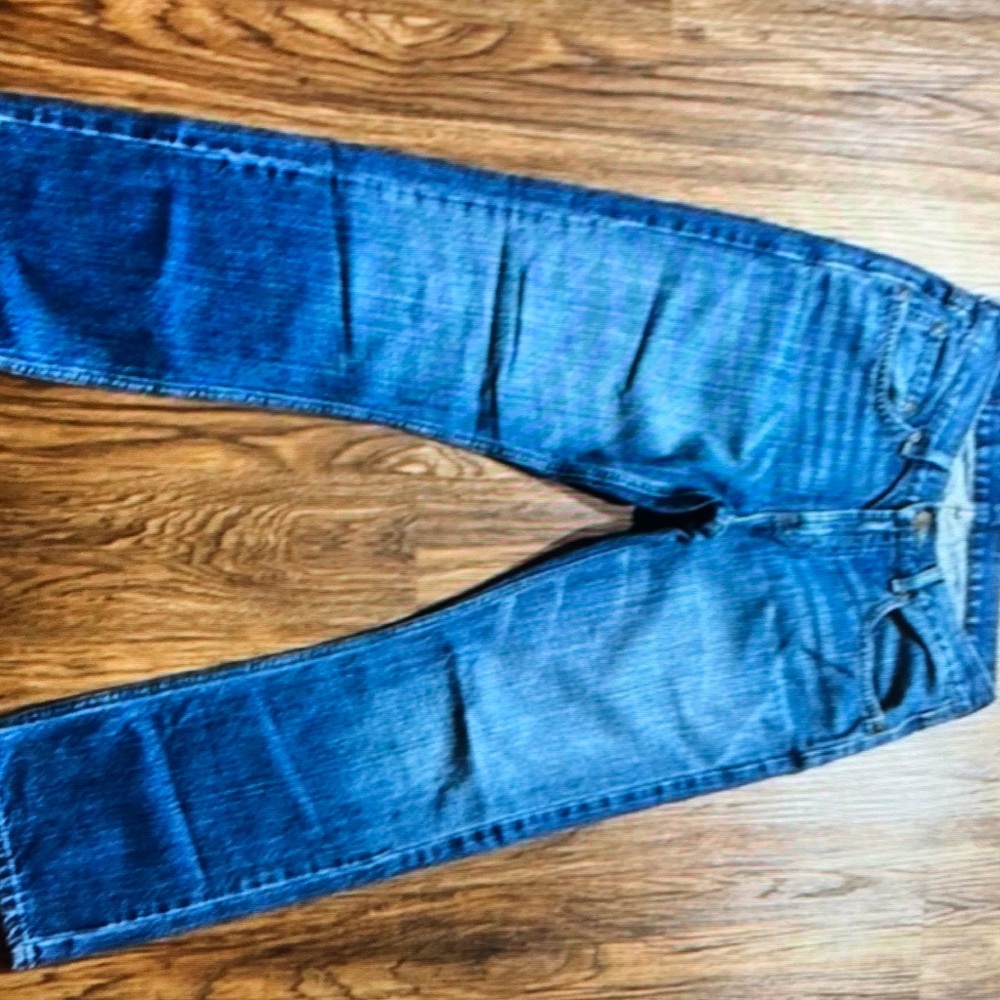 Levi’s straight medium wash women’s jeans